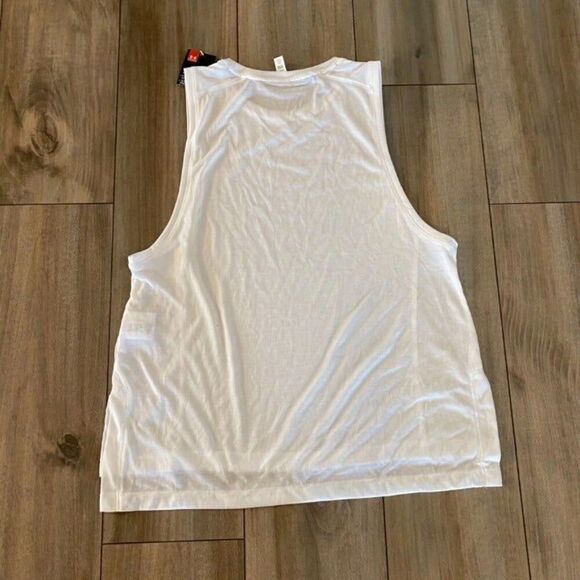 NWT Under Armour‎ White Athletic Workout Tanktop Women Large Bin I-32 - Picture 1 of 4